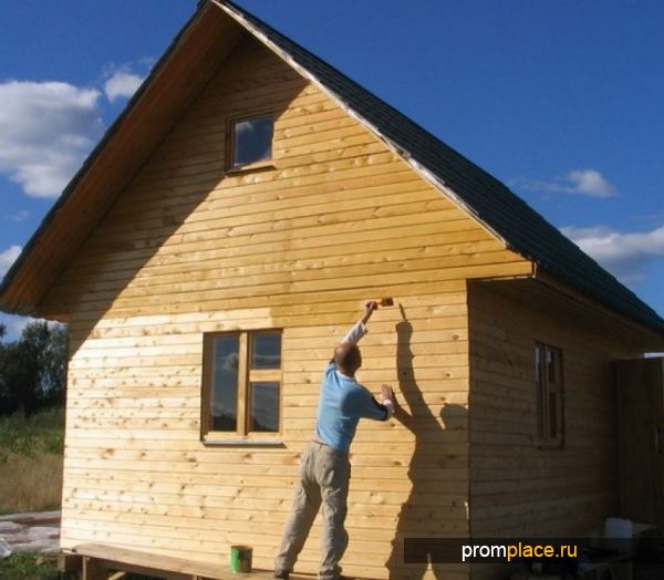 Окраска деревянного дома акрилатныым красящим составом