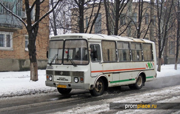 Автобус ПАЗ 32054 на дороге