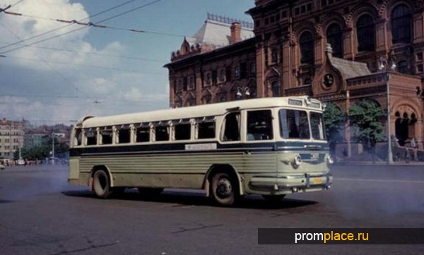Первый советский междугородный автобус ЗиС 127
