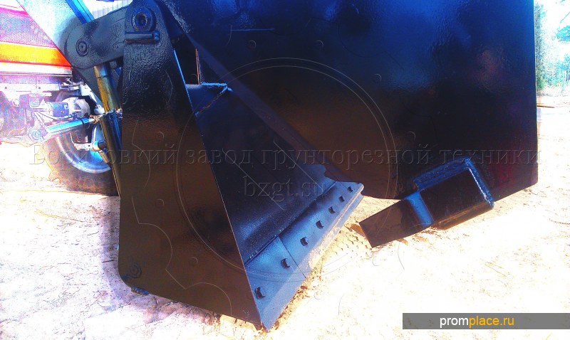 Фронтальный погрузчик-ПТМ-1100 с
челюстным ковшом 0.75 м3