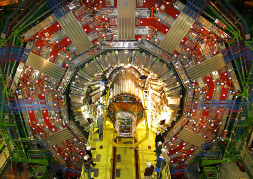 Установка крупнейшего в мире кремниевого детектора отслеживания элементарных частиц