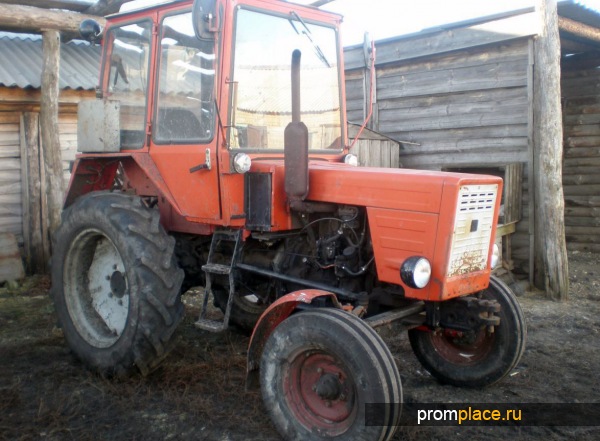 Трактор для работы на ферме